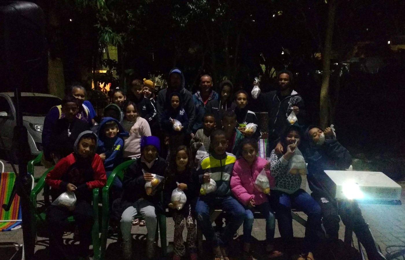 Grupo em sessão noturna antiga