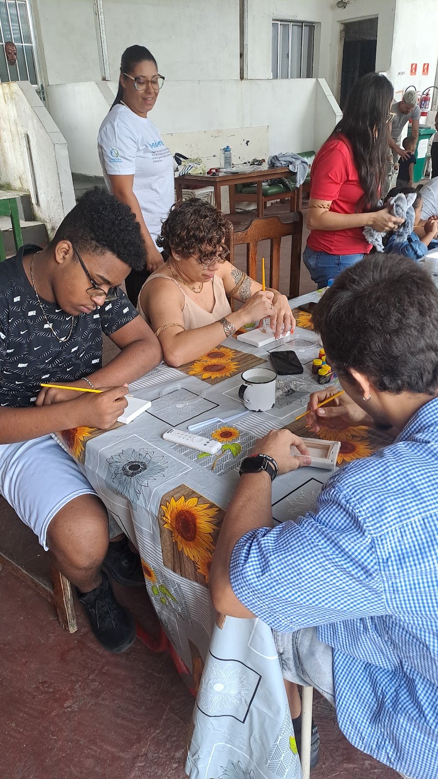 OFICINA DE ARTES VISUAIS E ARTESANATO