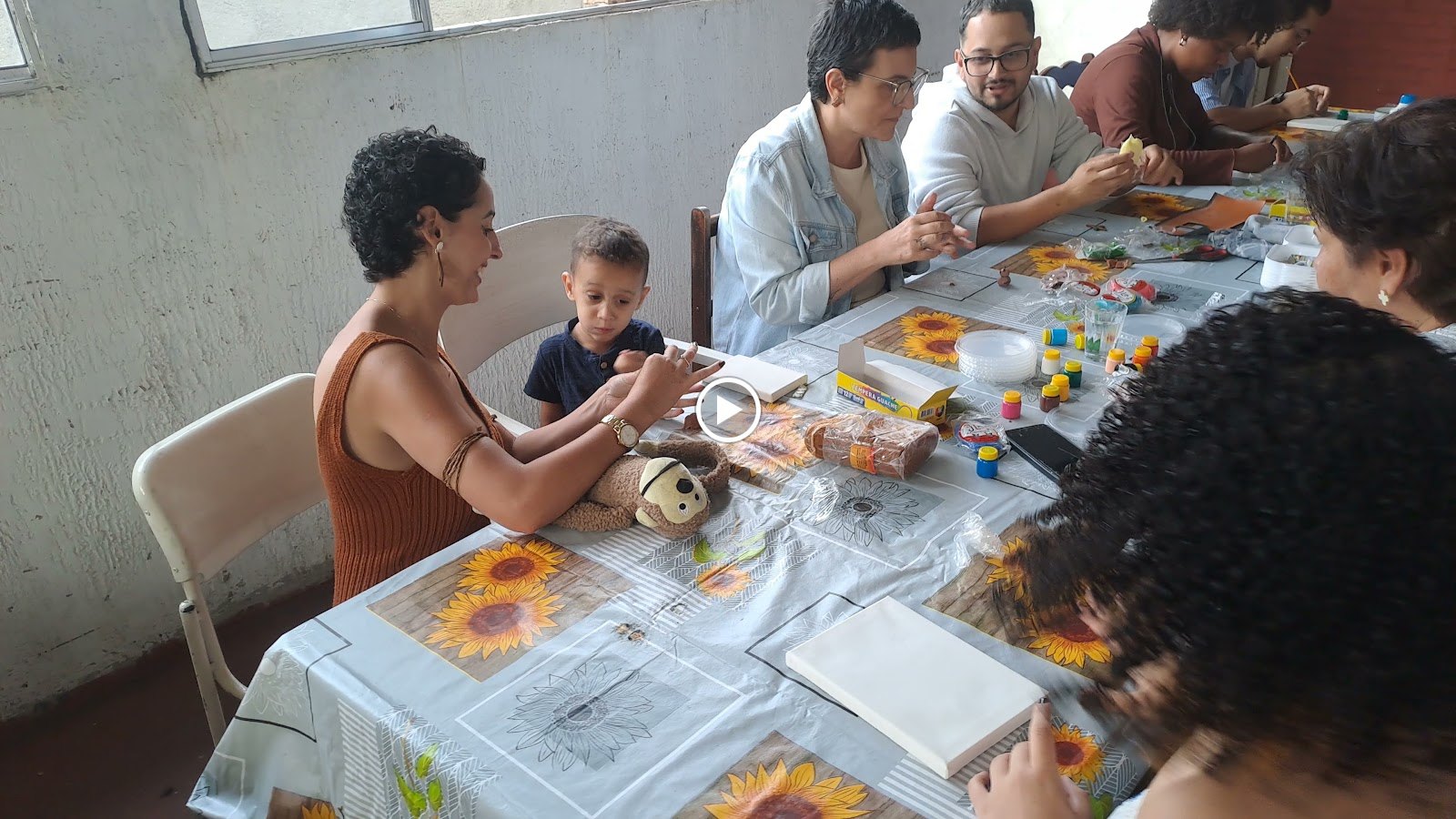 OFICINA DE ARTES VISUAIS E ARTESANATO