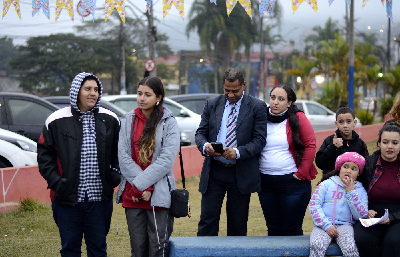 Grupo reunido em atividade cultural