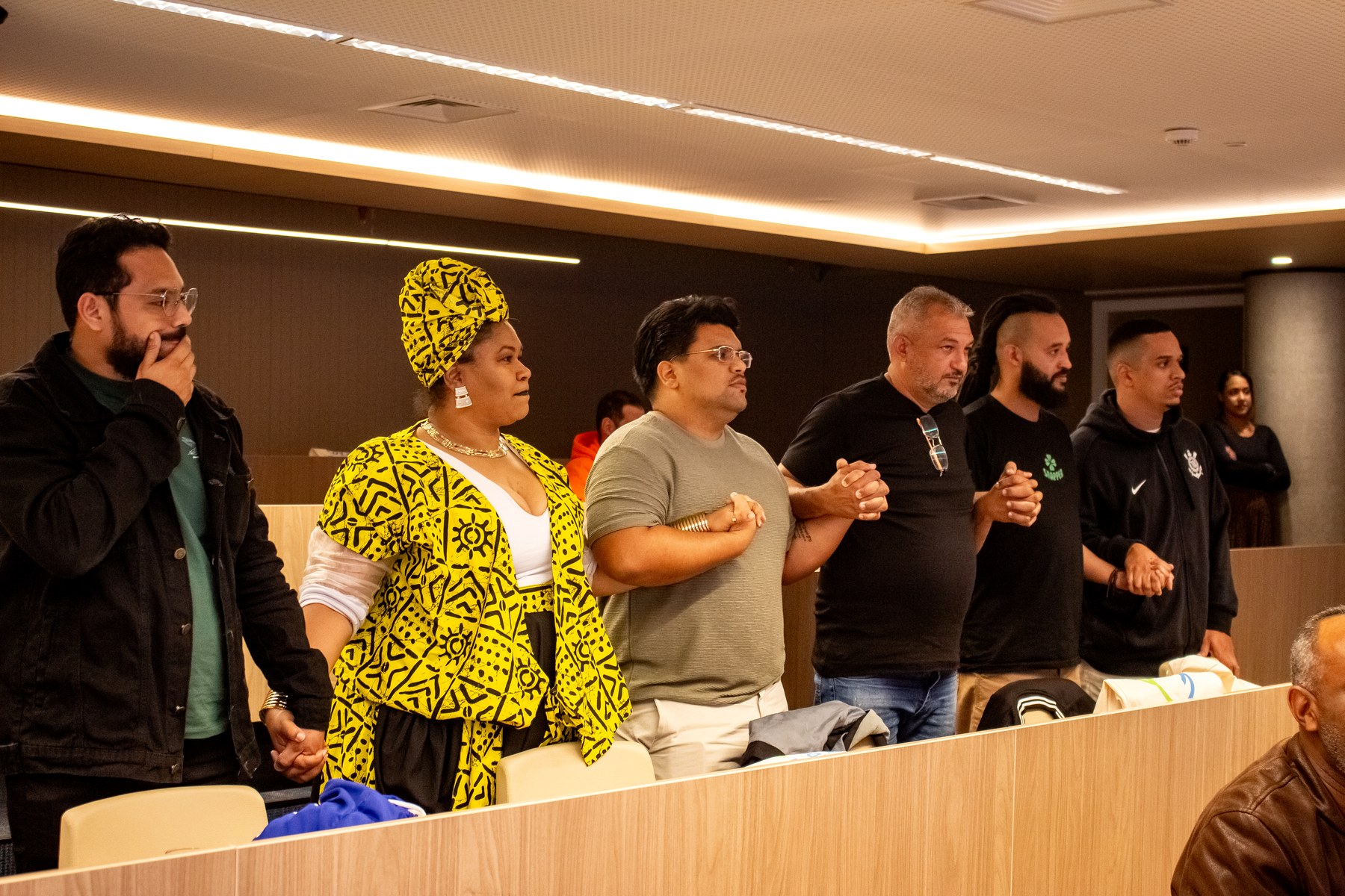Registro do Demoday Fenômenos Academy com finalistas reunidos