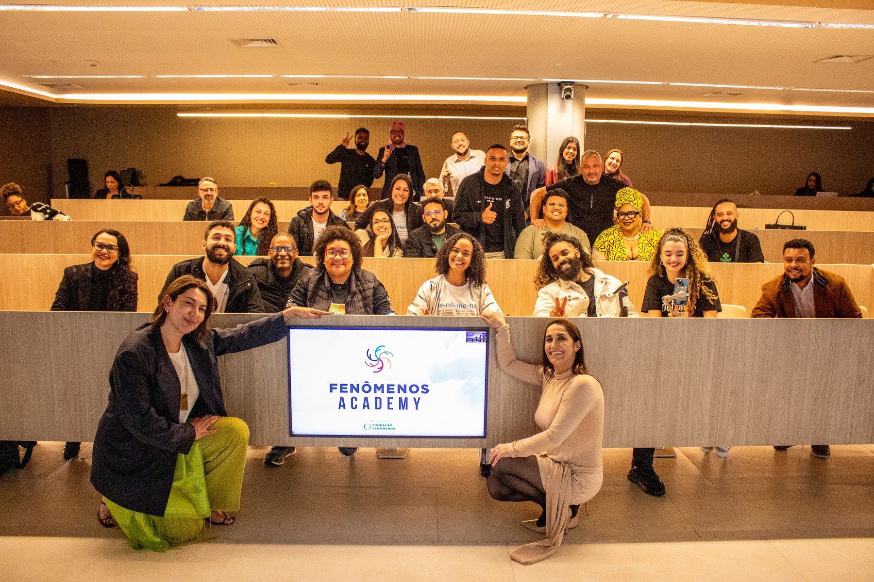 Turma do Fenômenos Academy reunida no auditório